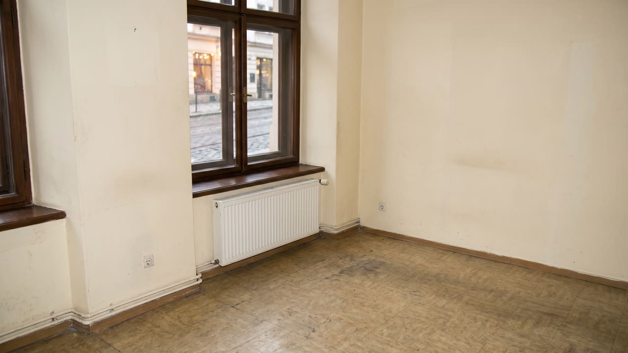 Fotografia pred návrhom: Miestnosť pred zariadením a po návrhu